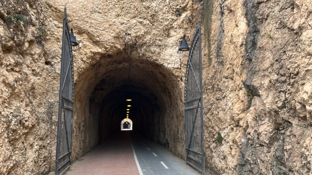 El Cantal tunnel view